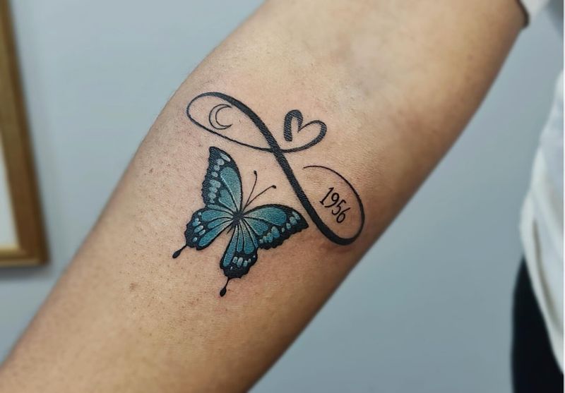 Infinito con mariposa