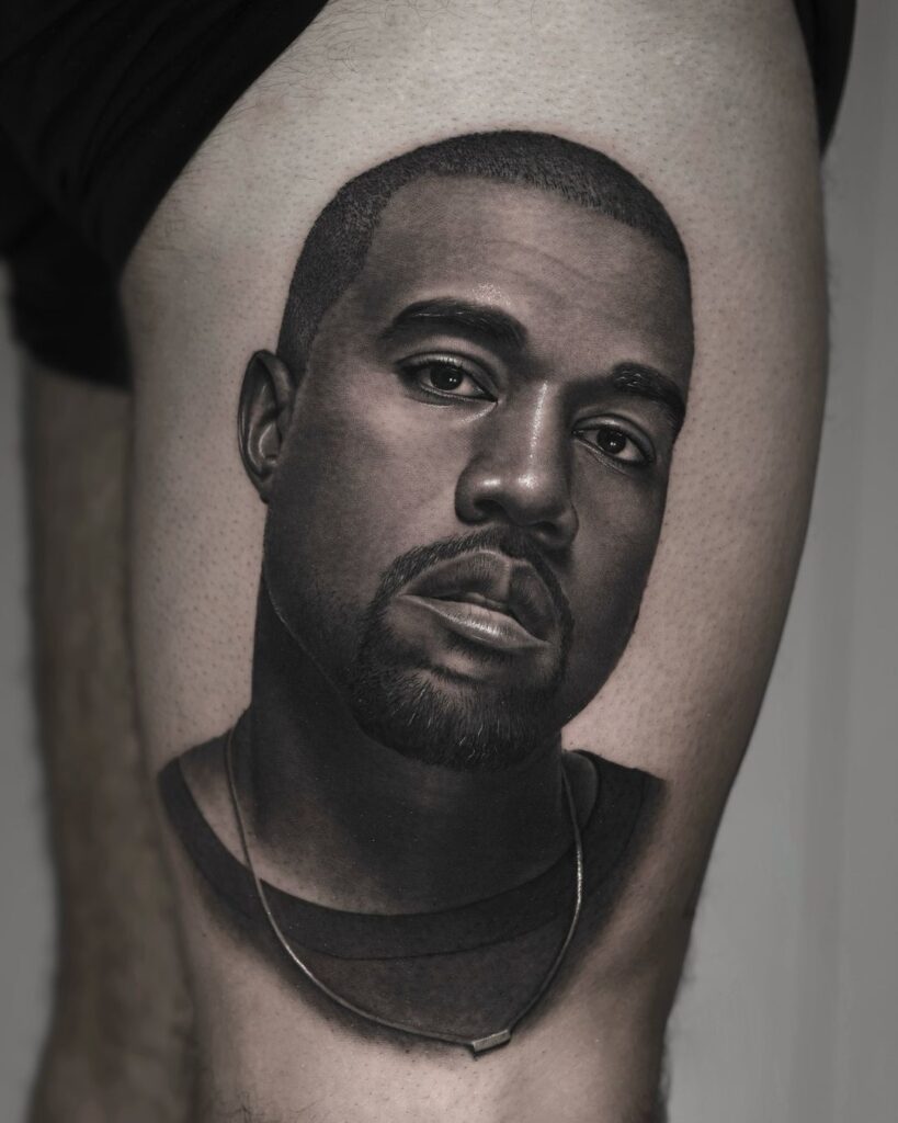 Tatuaggio con ritratto di Kanye