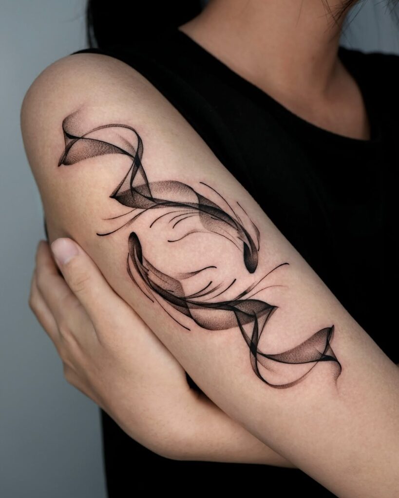 Tatuaggio a flusso di pesce Koi