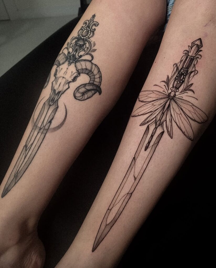 Tatuaggio con spade magiche