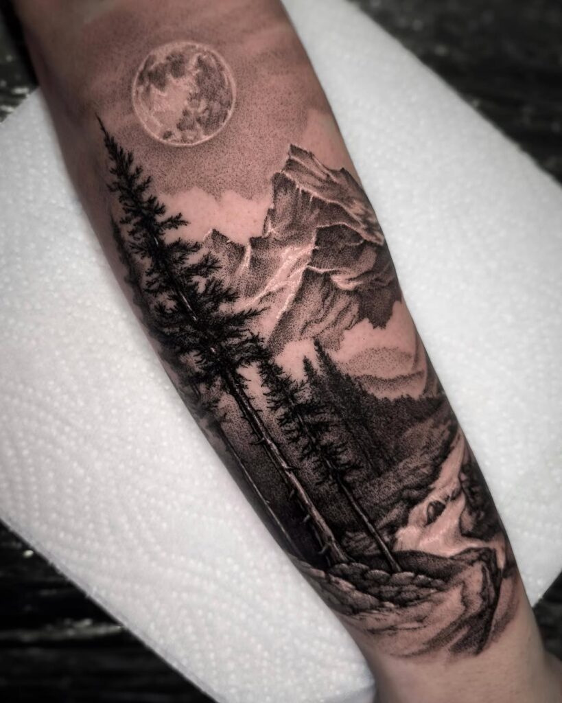 Tatuaggio a manica con paesaggio montano