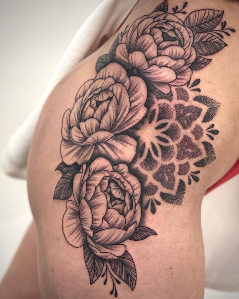 Tatuagem de mandala rosa