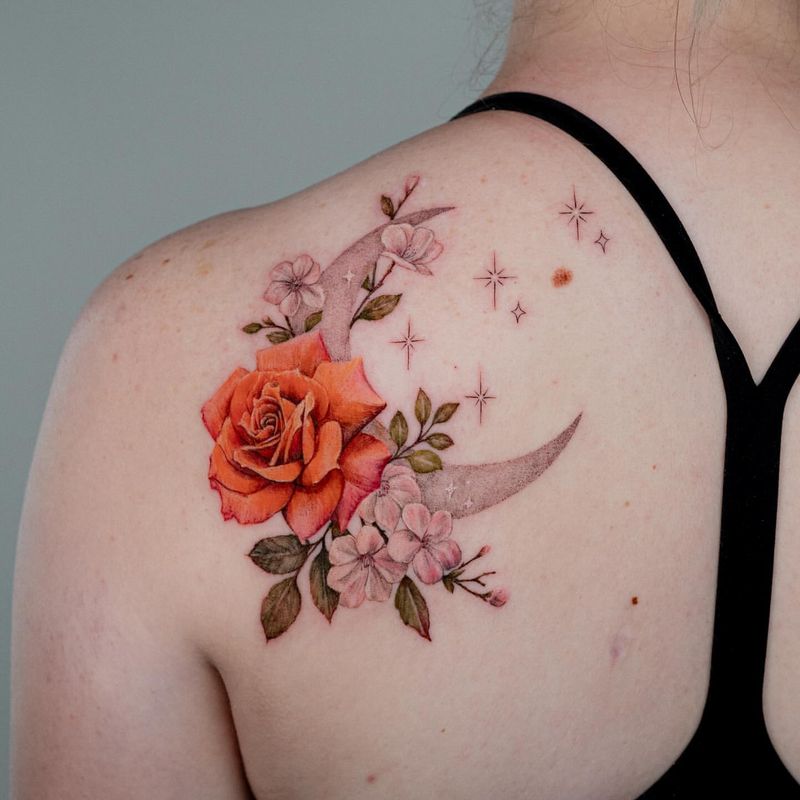 Tatuagem de rosa, lua e estrelas