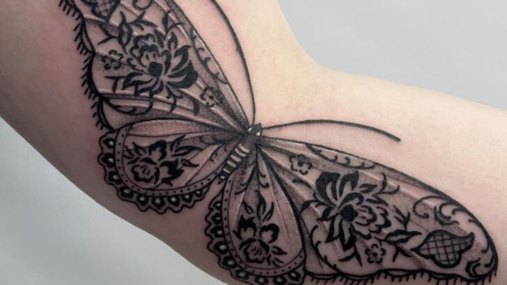 15 Tatuagens de renda chiques que terá todo o prazer em exibir