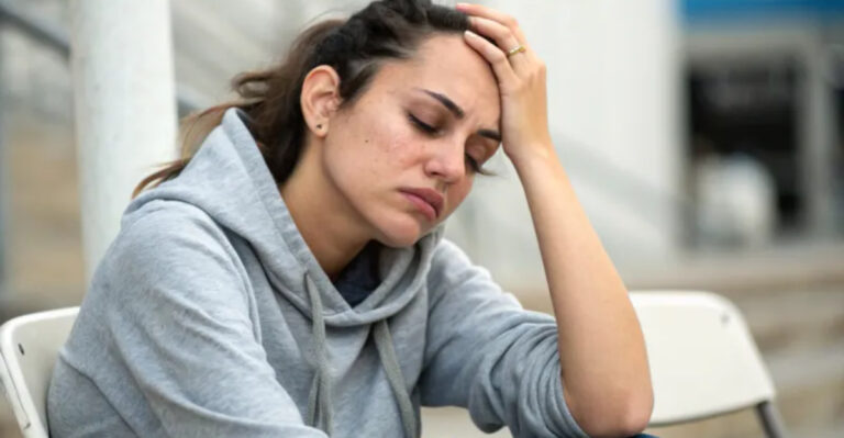 hábitos cotidianos que agotan tu energía mental