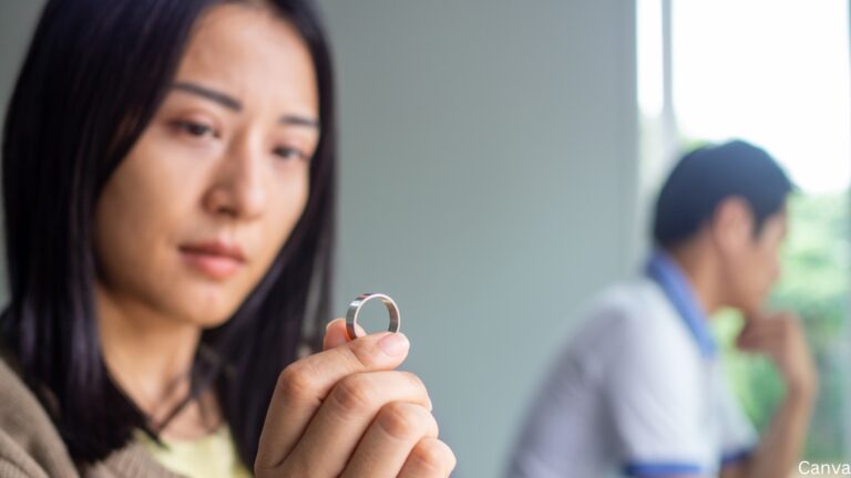 27 Subtle Signs A Woman Feels Unhappy In Her Marriage