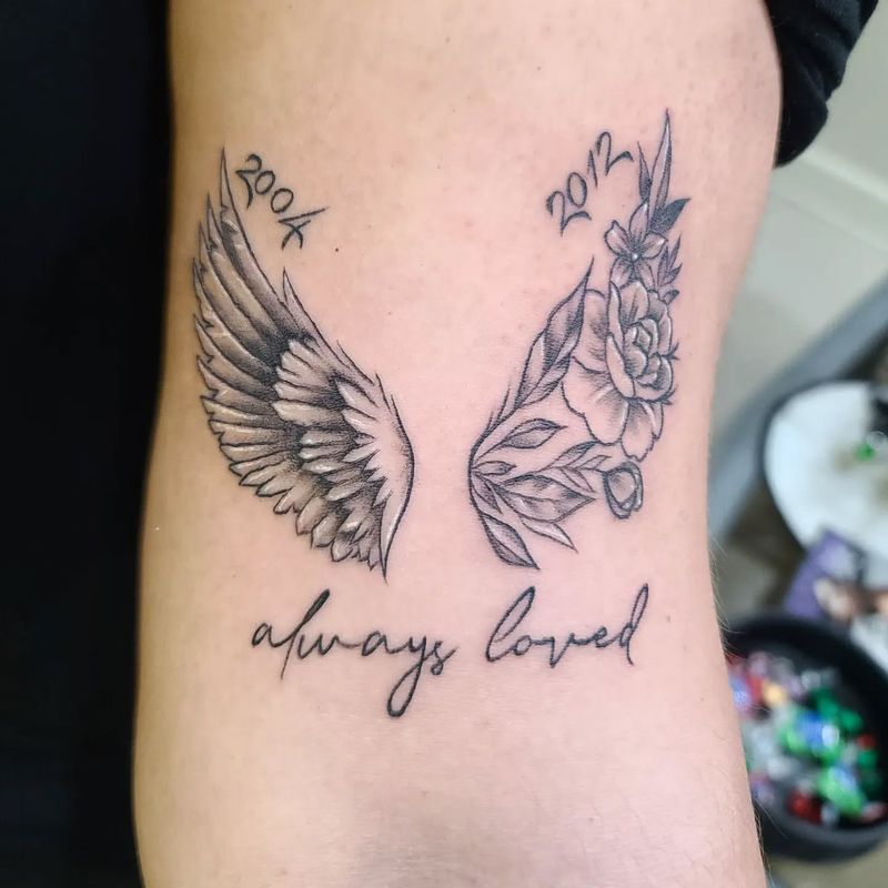 Tatuaje conmemorativo de alas de ángel