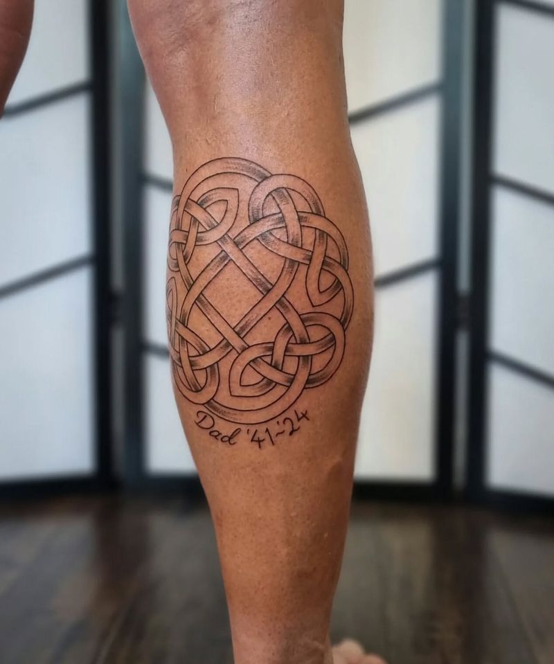 Tatuaje conmemorativo del nudo celta