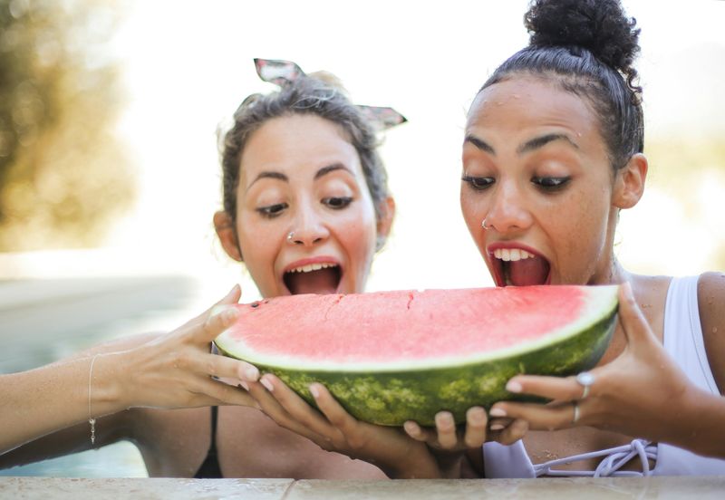 Mangiare ad alta voce in pubblico