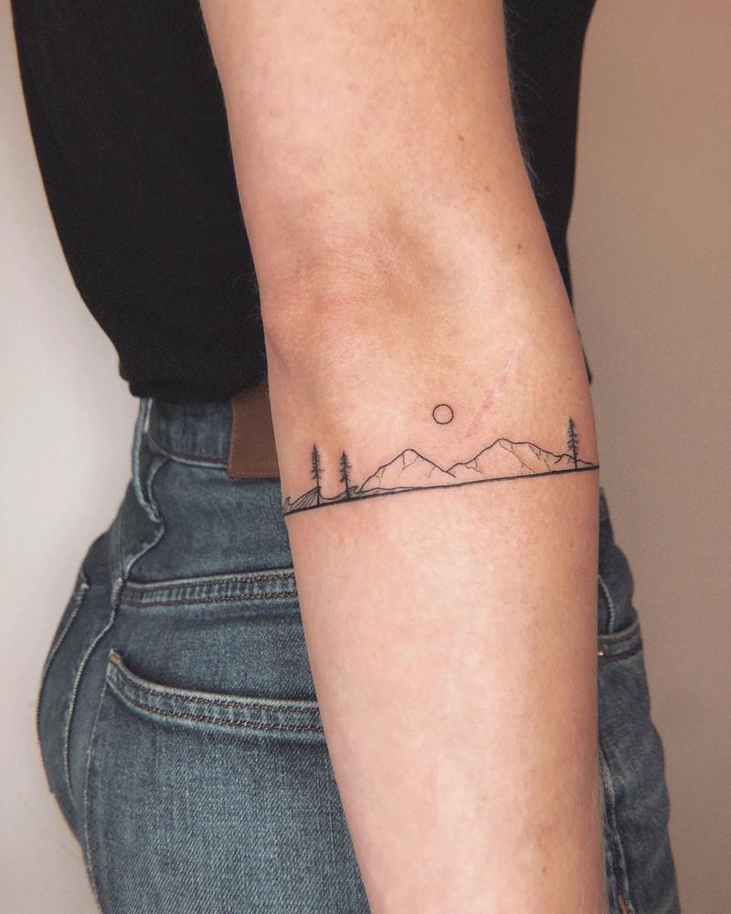 Tatuaje minimalista en el brazo