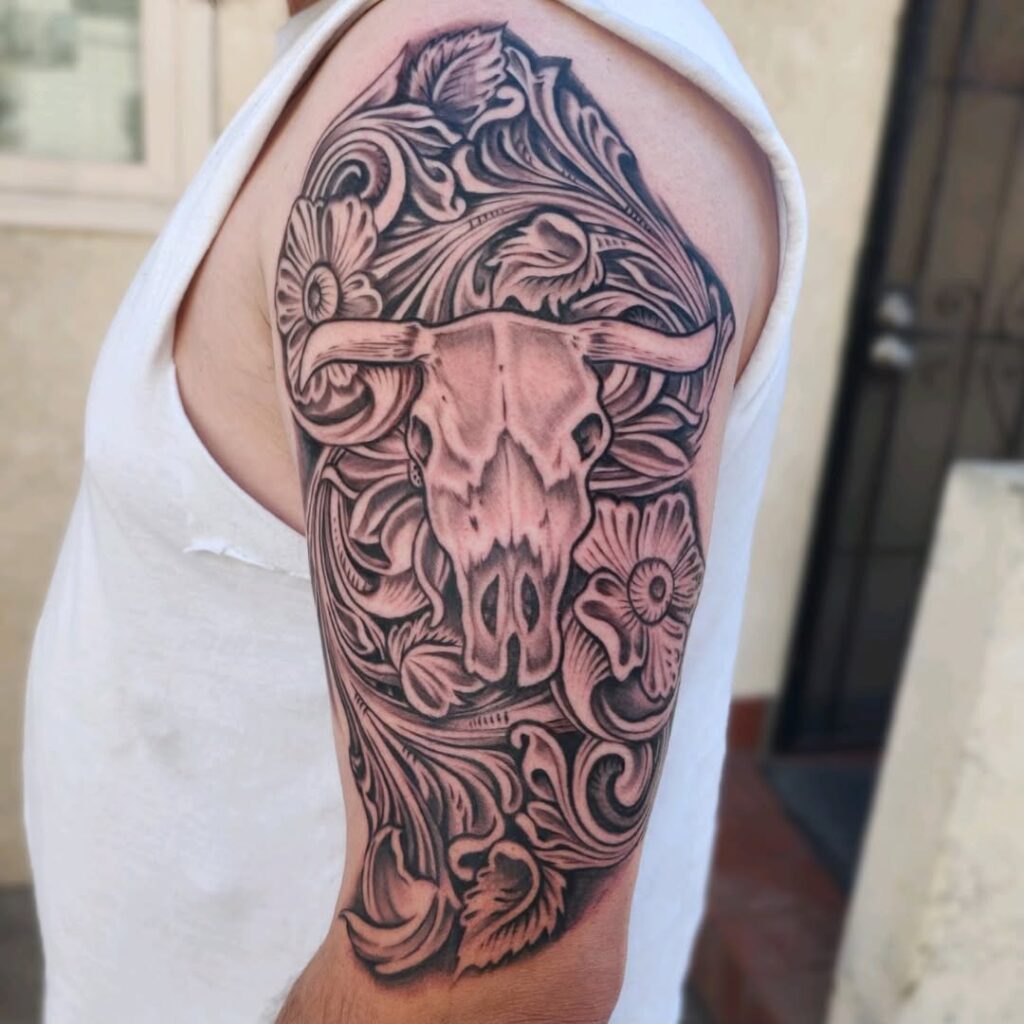 Tatuaje de cráneo de toro marroquinero