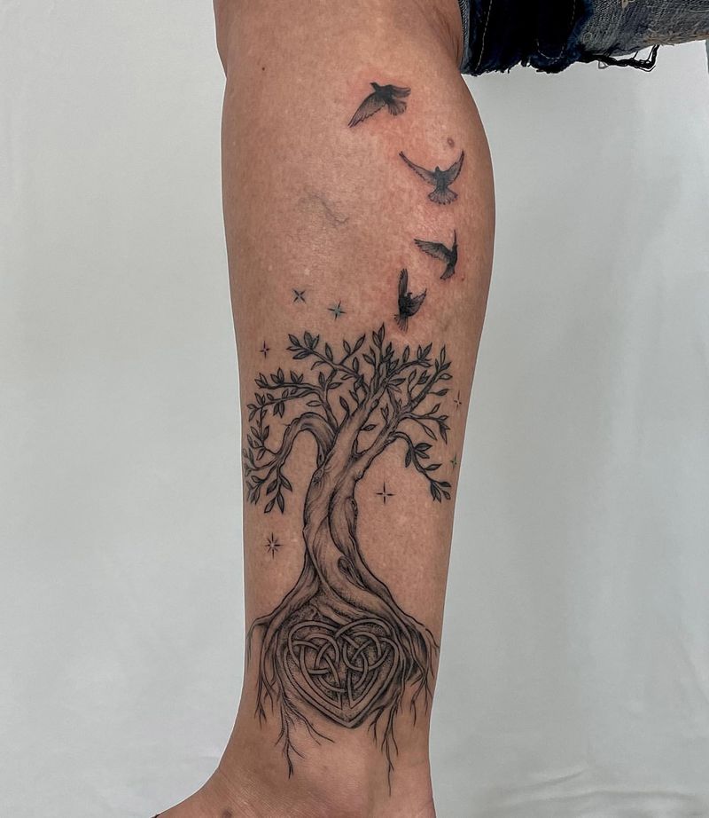 Tatuaje conmemorativo del Árbol de la Vida