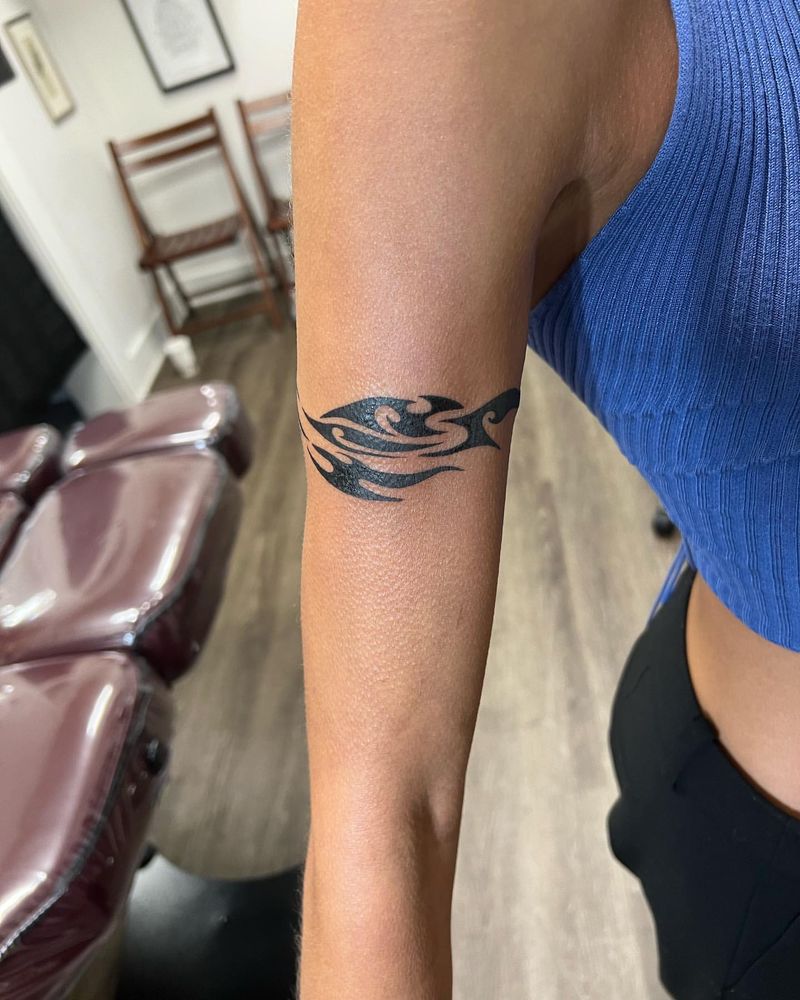 Tatuaje tribal en el brazo