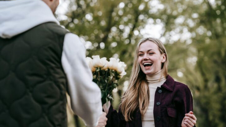 15 Sweet Gestures That Keep Marriages Happy, And Traditions That Never Lose Their Magic