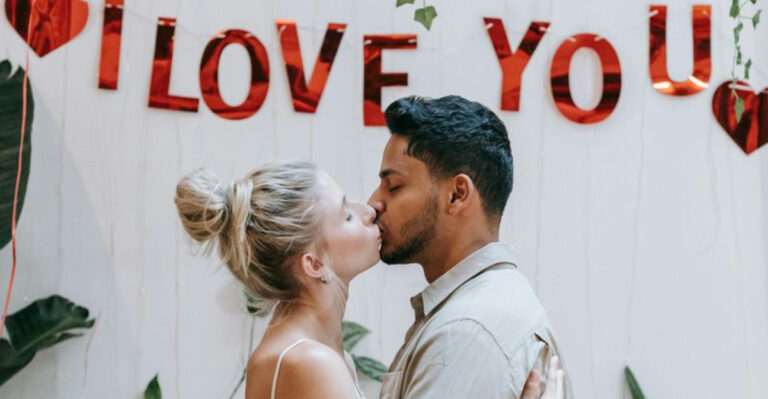 13 Signs Of A Loving Partner — And Words That Show They Truly Care