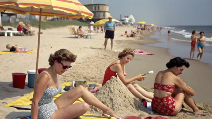 32 Fascinating Ways Women Had Fun in the 1950s Before Social Media Existed