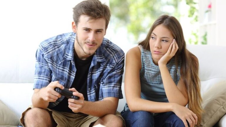 34 Red Flags That Suggest A Man’s Relationships Are Doomed To Fail