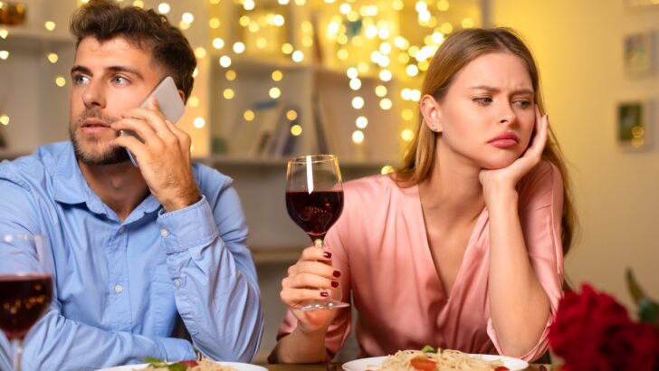 34 Subtle Signs You Might Be In The Wrong Relationship Even If They’re A Good Person