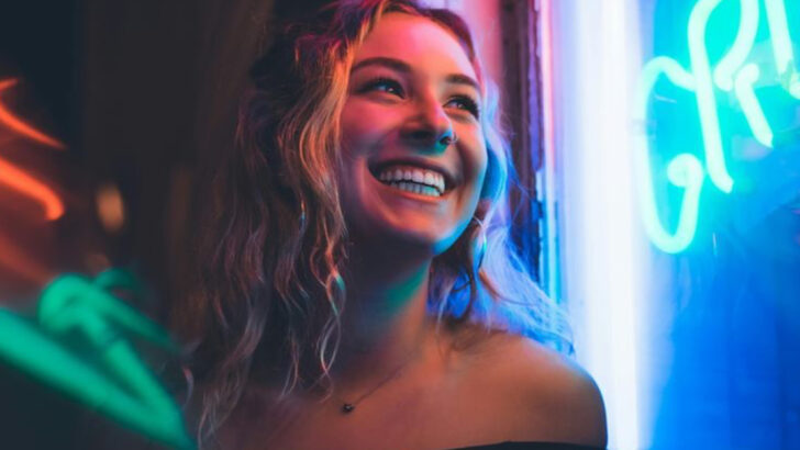 15 Signs of People Hiding Their Inner Pain Behind a Smile (and a Few That Totally Give Them Away)