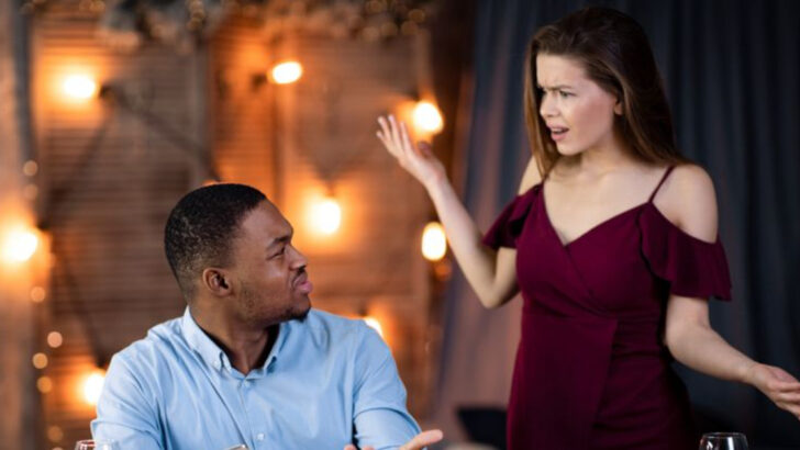 25 Date Night Mistakes That Can Ruin The Romance Before It Even Starts