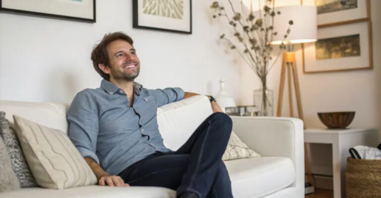 34 Reasons He’s Giving You the Bare Minimum (And Getting Away With It)