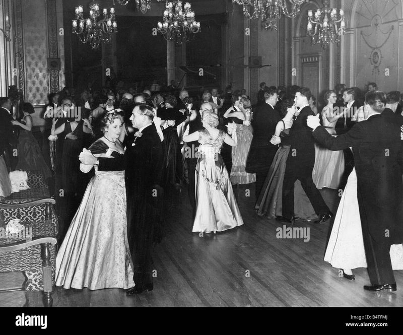 Gilded Age Glamour: 1900s Grand Ballroom