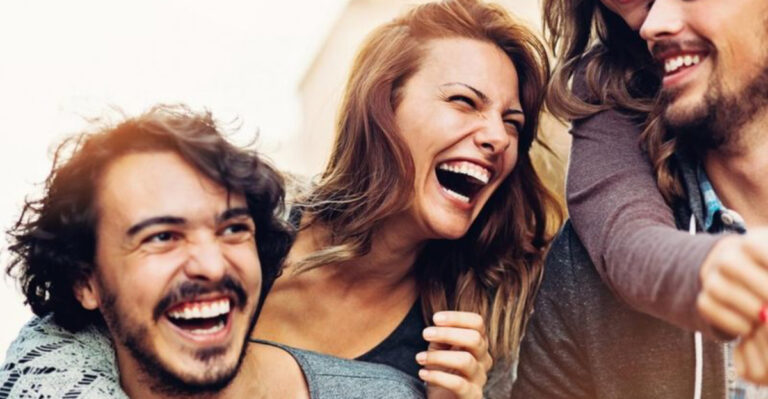 15 Ways to Be the Kind of Friend Everyone Wants Around And 3 Habits That Quietly Push People Away