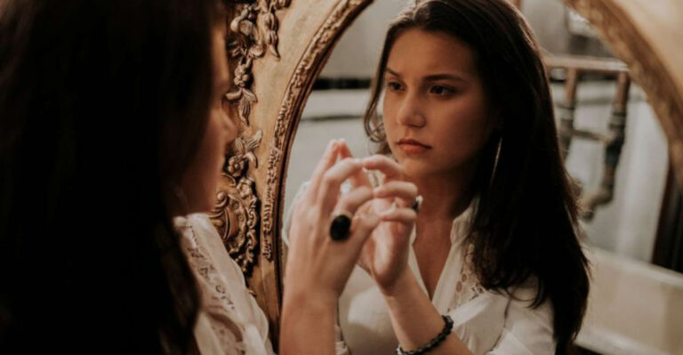 16 Traits of Women Who Confuse the Bare Minimum with Love
