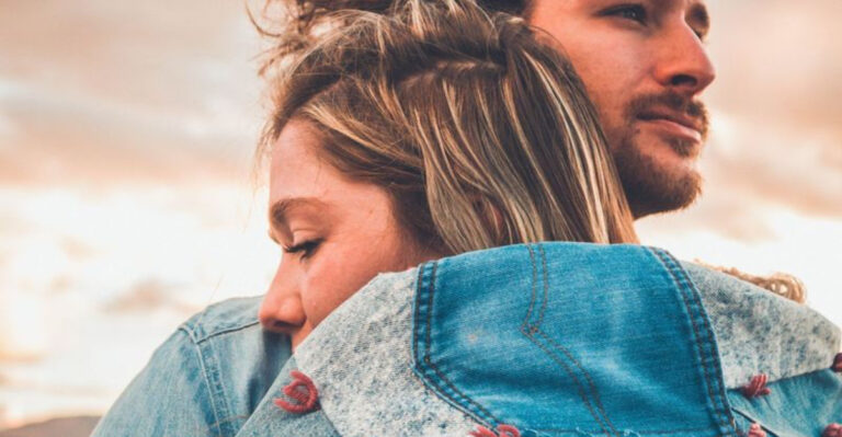 17 Key Differences Between Love and Emotional Dependency (Is Your Relationship Healthy or Toxic?)