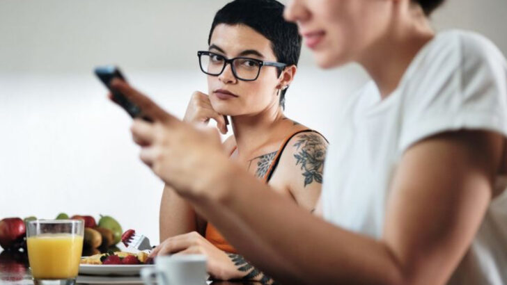 17 Reasons You Don’t Have Many Friends — And Why That’s Not a Bad Thing