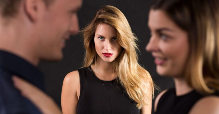 17 Surefire Signs Your Ex Just Can’t Forget You