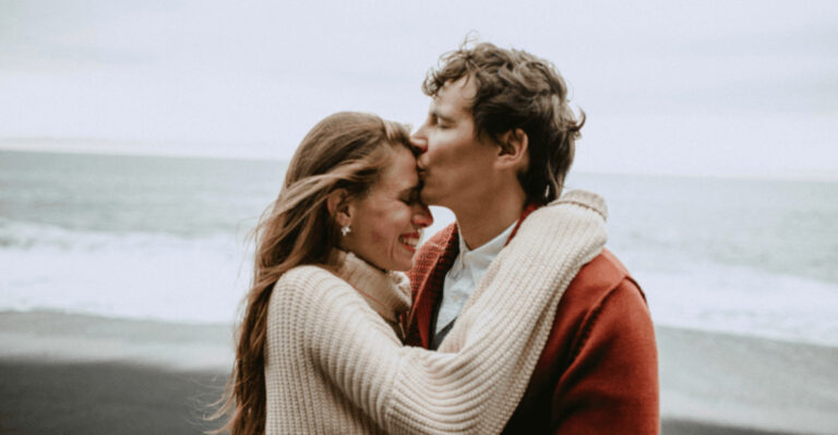 17 Genuine Things Men Do When They’re in a Relationship for the Long Haul