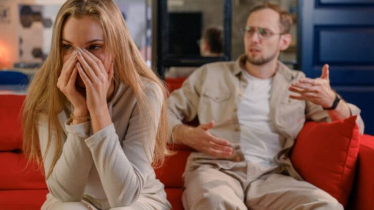 17 Signs Someone Is A Bad Influence On You, Psychologists Warn