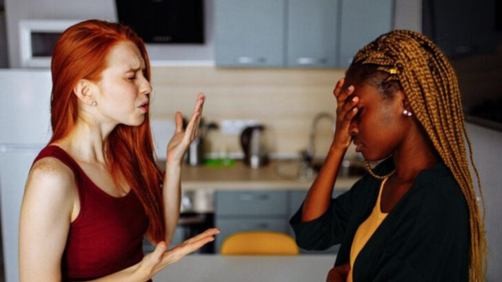 19 Clear Signs of a Passive-Aggressive Gaslighter