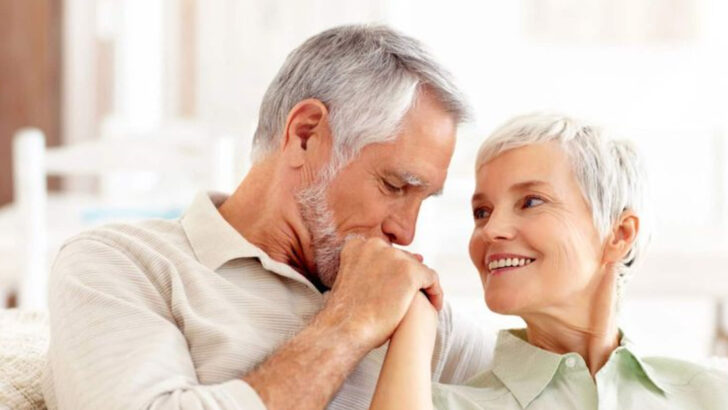 20 Green Flags Women Over 50 Should Look For In A Partner