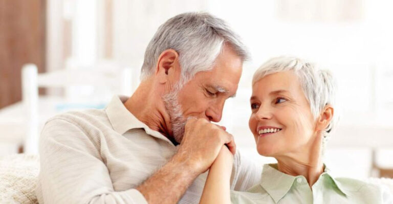 20 Green Flags Women Over 50 Should Look For In A Partner