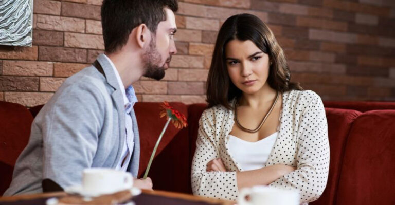 20 Red Flags Men Should Look Out for on a First Date