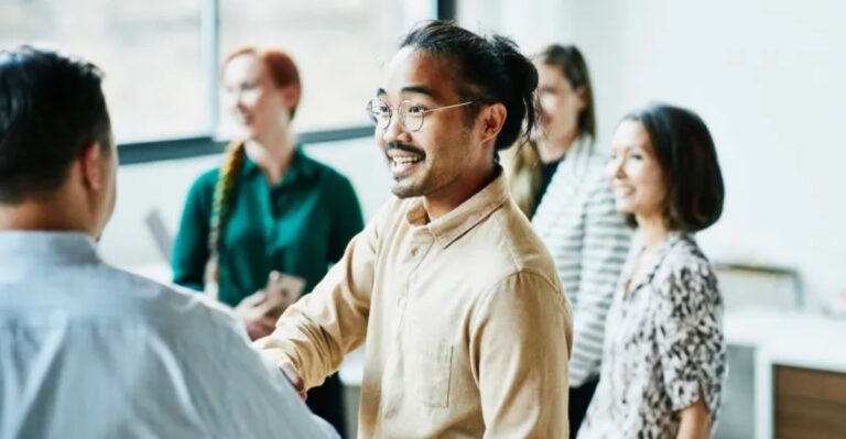 22 Small Gestures That Speak Loudly About A Person’s Character