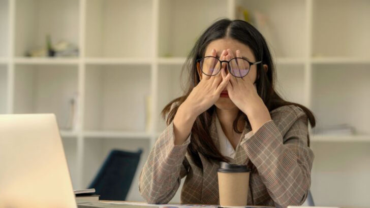 32 Ways Growing Up Without Emotional Support Can Still Affect You as an Adult