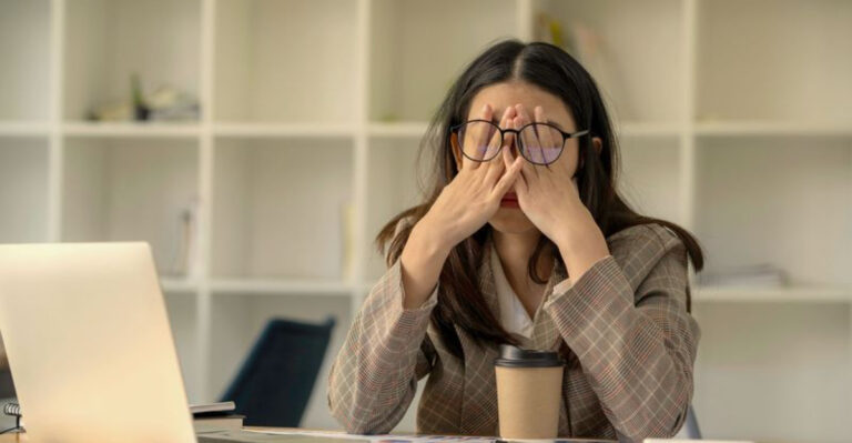32 Ways Growing Up Without Emotional Support Can Still Affect You as an Adult