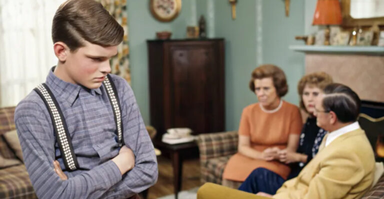 37 Ridiculous Etiquette Rules Boomers Were Expected To Follow As Teens