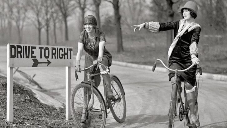 42 Vintage Photos That Capture What Life Was Like For Women In The 1920s