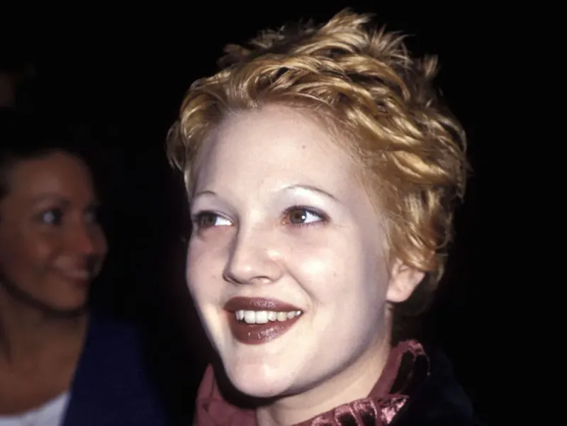 Overplucked eyebrows—and proud of it