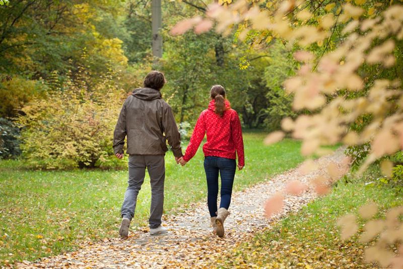 Slows Down Fast-Paced Dating Culture