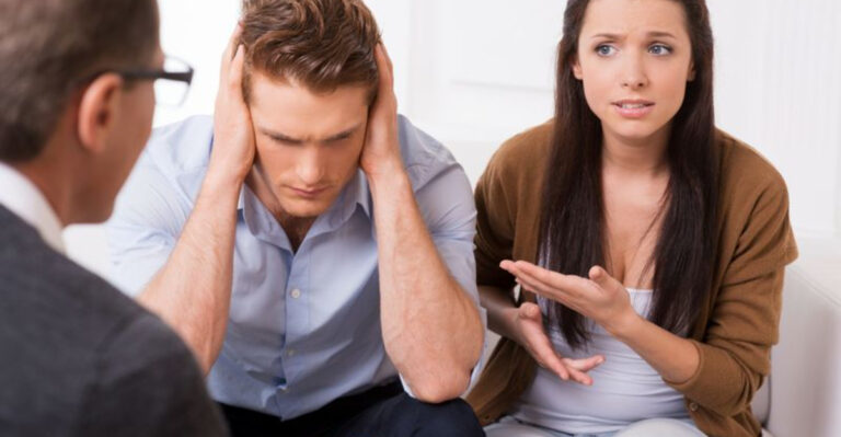 I’ve Been A Couples Therapist For 30 Years: Any Of These 18 Phrases Is A Red Flag In Relationships