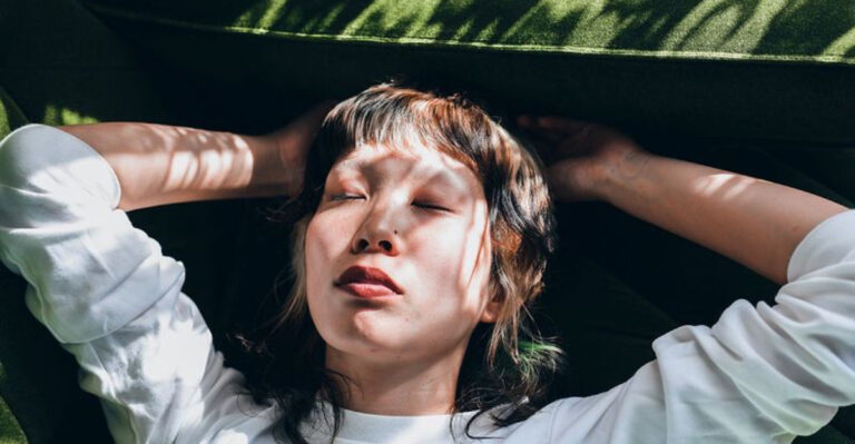 People Who Need a Day to Recover After Being Social Usually Have These 16 Reasons