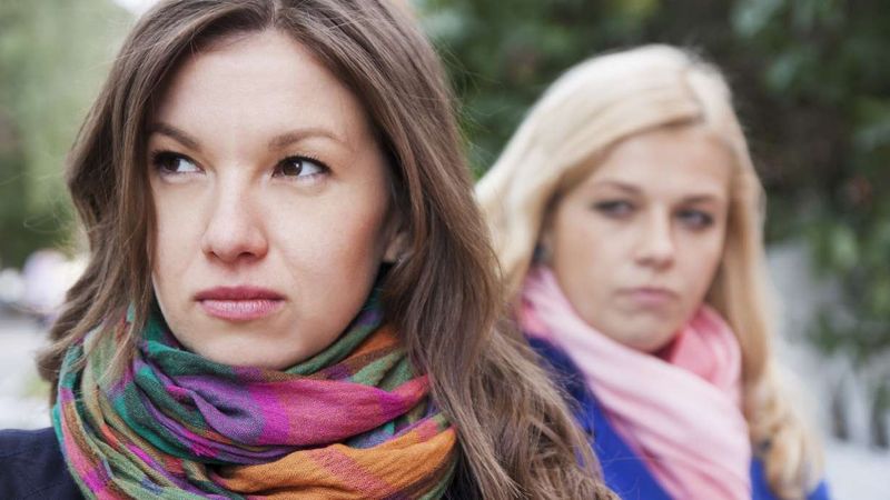Shifting Social Circles