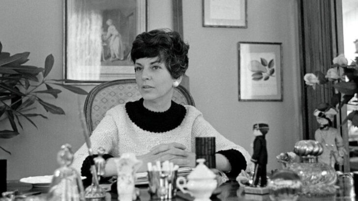 12 Old-School ’50s Rules That Kept Women in a Box And 5 Hidden Joys That Gave Them a Taste of Freedom