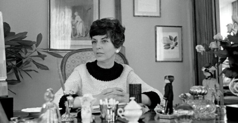 12 Old-School ’50s Rules That Kept Women in a Box And 5 Hidden Joys That Gave Them a Taste of Freedom