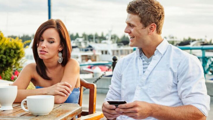 15 Common Behaviors That Make Your Partner Feel Unloved, According To Clinical Psychologist